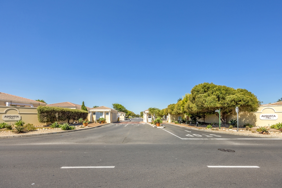To Let 4 Bedroom Property for Rent in Sunningdale Western Cape